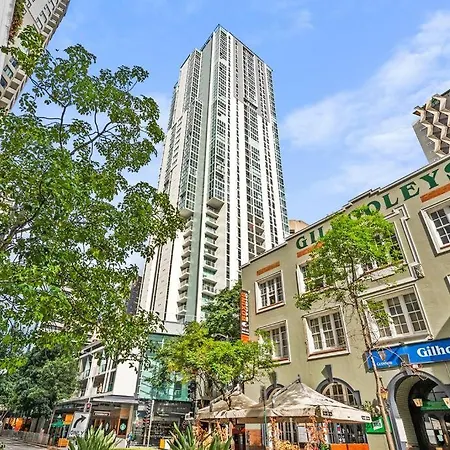 Heart Of The Cbd ~ 1bed/1bath/balcony/free Parking *