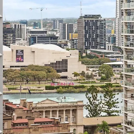 Heart Of The Cbd ~ 1bed/1bath/balcony/free Parking * Brisbane