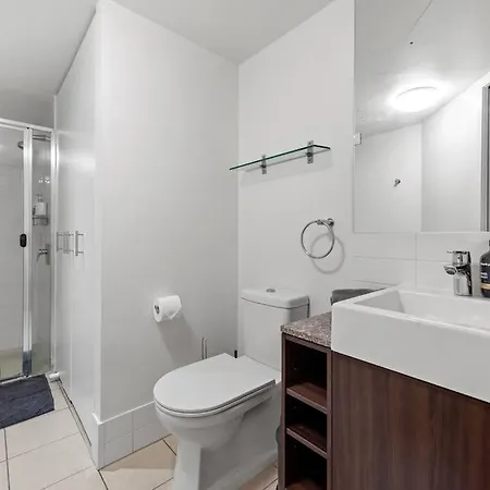 Breathtaking! 2bed/2bath/1car/pool ~ Cbd Apartment *