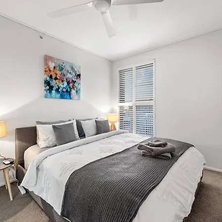 Breathtaking! 2bed/2bath/1car/pool ~ Cbd Brisbane
