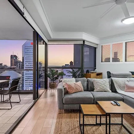 Breathtaking! 2bed/2bath/1car/pool ~ Cbd * Brisbane