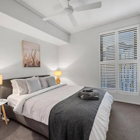 Breathtaking! 2bed/2bath/1car/pool ~ Cbd Apartment Brisbane