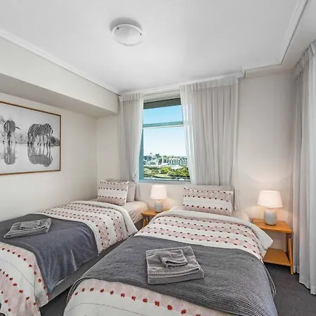 Dress Circle! 2bed/2bath/1car/amazing Views ~ Cbd