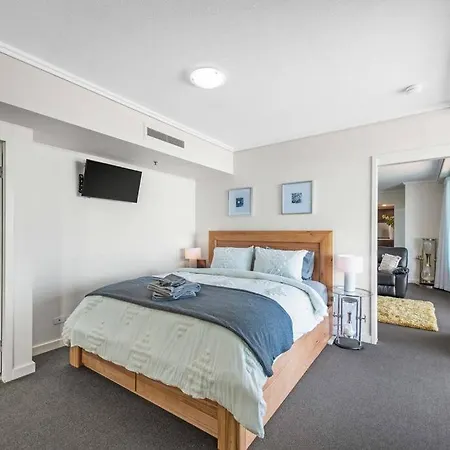 Dress Circle! 2bed/2bath/1car/amazing Views ~ Cbd Apartment