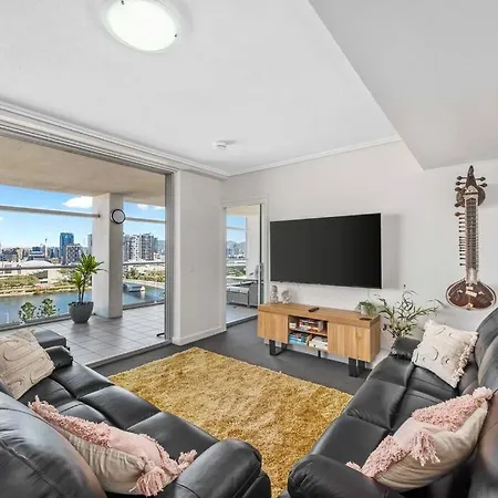 Apartment Dress Circle! 2bed/2bath/1car/amazing Views ~ Cbd *