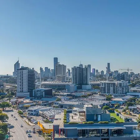Apartment Cityscape Serenity With Pool Near Gabba And Cbd *