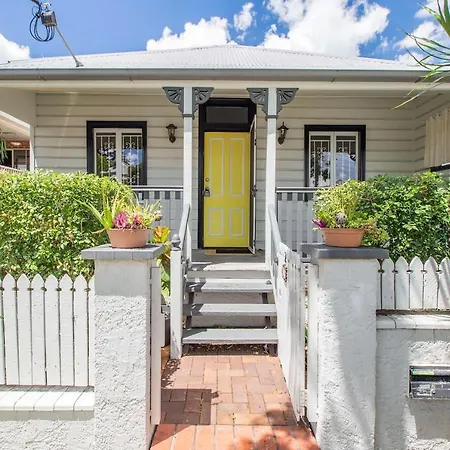 Fernberg - Sunny Queenslander Charm