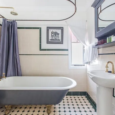 Fernberg - Sunny Queenslander Charm Holiday home *