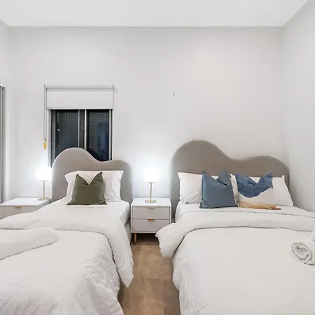 The Hampton Retreat - 6br 16 Guest Pet Friendly House Holiday home *