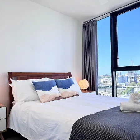 One Bedroom In South * Brisbane