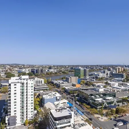 Apartment Riverview 2br Delicate Apt, 1min To Train Station