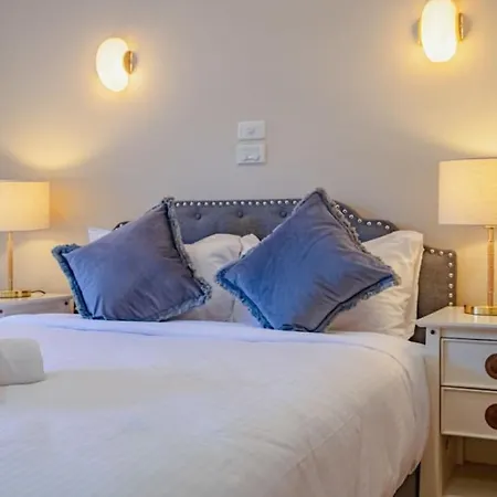 Decorated With 4bd Family House With Pool Brisbane