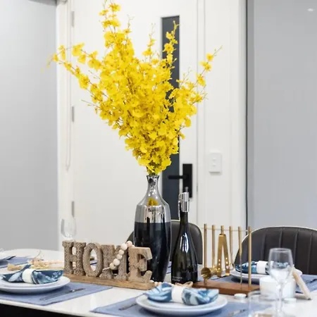 Holiday home Conveniently Located Luxury 4br Townhouse