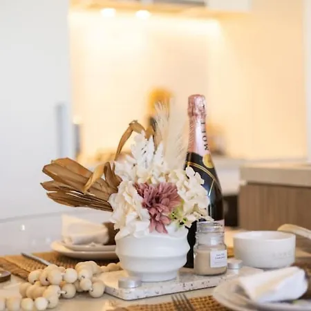 Apartment Story Bridge And View Skyhigh Luxe 2 Bed Unit
