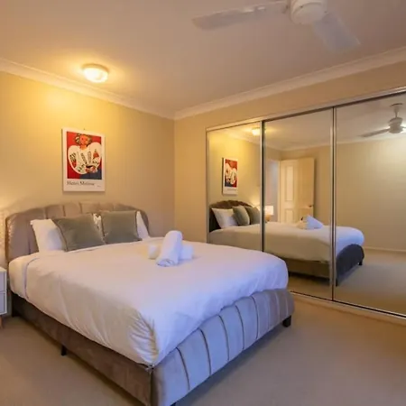 Decorated With 4bd Family House With Pool Holiday home