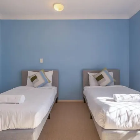 Decorated With 4bd Family House With Pool Holiday home *