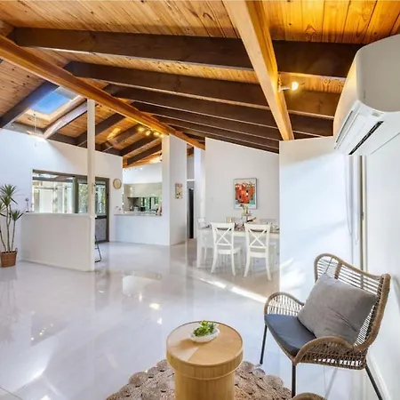 Holiday home Hidden Bali Style 5br House In Robertson