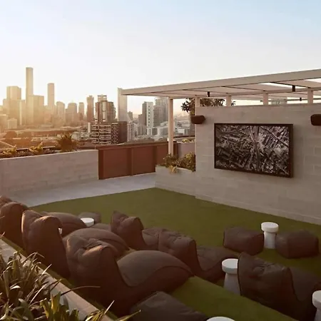 Conveniently Located 2br With Rooftop Pool At Milt * Brisbane