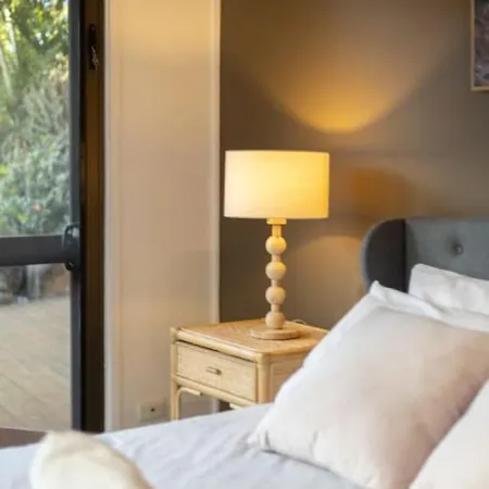 Hidden Bali Style 5br House In Robertson *