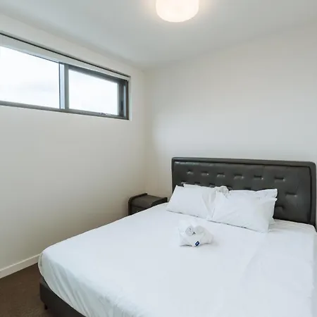 Apartment 2b Appt With View *