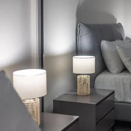 Conveniently Located Luxury 4br Townhouse Holiday home