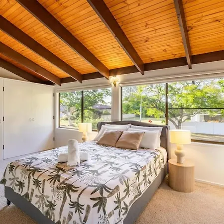 Holiday home Hidden Bali Style 5br House In Robertson