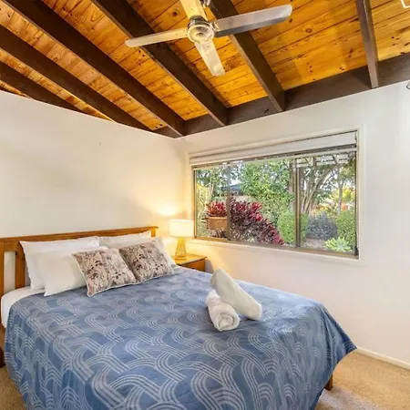 Hidden Bali Style 5br House In Robertson *
