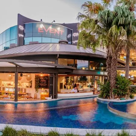 Conveniently Located Luxury 4br Townhouse * Brisbane