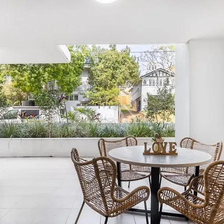 Apartment Vintage Glamour Nest 2br Near Cbd With Carpark