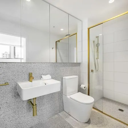 Conveniently Located 2br With Rooftop Pool At Milt Apartment Brisbane