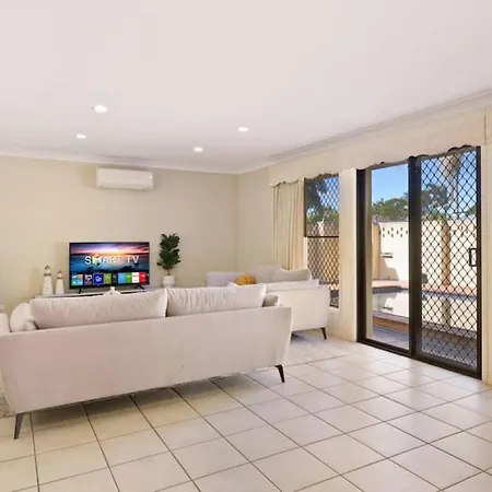 Decorated With 4bd Family House With Pool * Brisbane