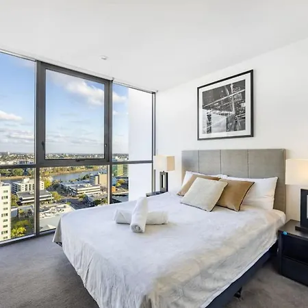 Riverview 2br Delicate Apt, 1min To Train Station *