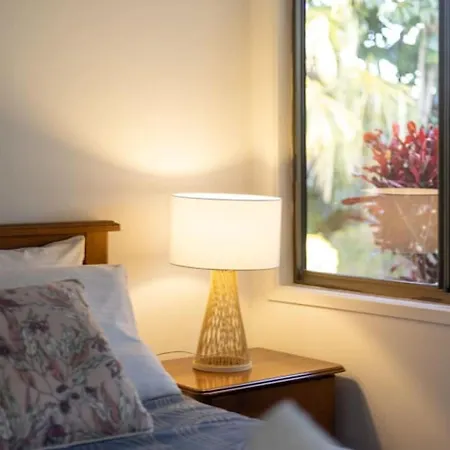 Hidden Bali Style 5br House In Robertson *