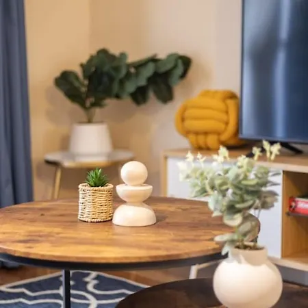 Vintage Glamour Nest 2br Near Cbd With Carpark Brisbane