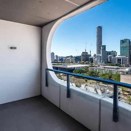 South City View 2 Bedroom With Parking * Brisbane