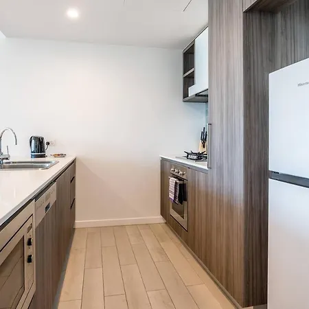 Apartment South City View 2 Bedroom With Parking *