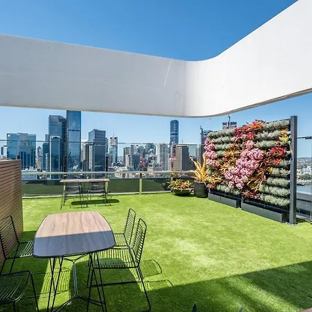 South City View 2 Bedroom With Parking Apartment *