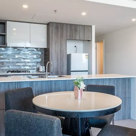 South City View 2 Bedroom With Parking * Brisbane