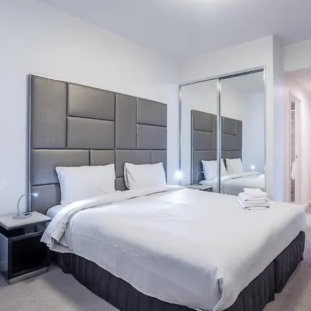 Apartment South City View 2 Bedroom With Parking *
