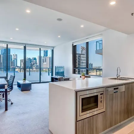 South City View 2 Bedroom With Parking *