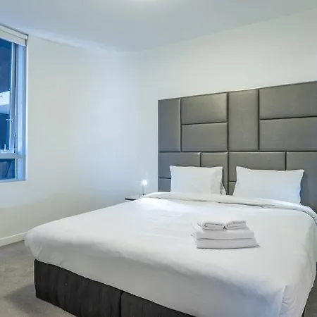 South City View 2 Bedroom With Parking * Brisbane