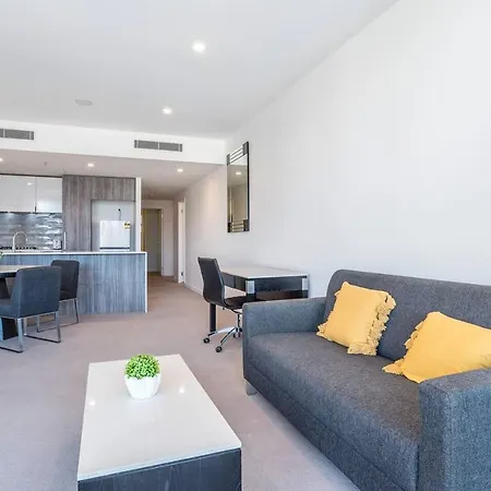 South City View 2 Bedroom With Parking Apartment *