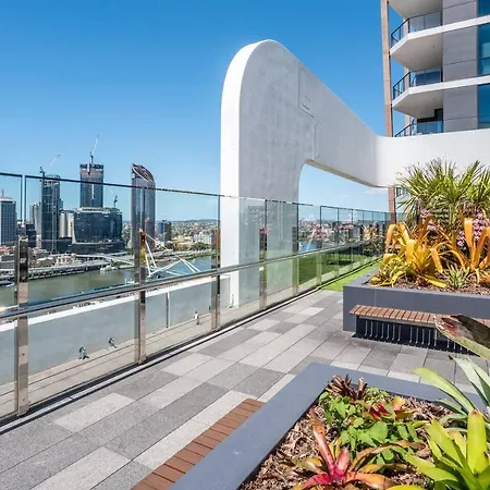 South City View 2 Bedroom With Parking Apartment