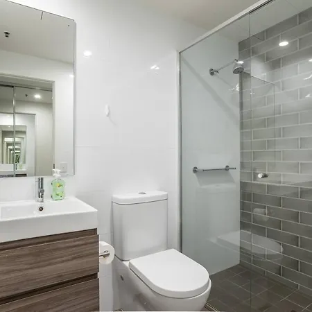 South City View 2 Bedroom With Parking Apartment *