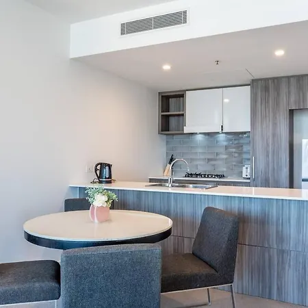 South City View 2 Bedroom With Parking * Brisbane