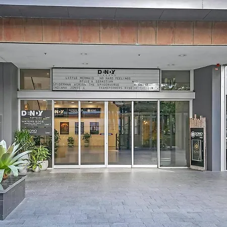 'riverfront Flow' Poolside And Portside In Hamilton Apartment
