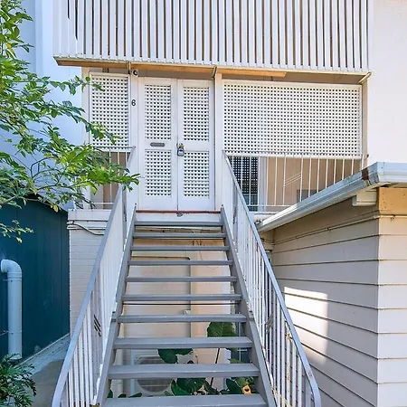 Centre Comfort - Your In Vibrant Apartment *