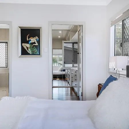 Nundah's Lush Haven - Serene Family Townhouse Escape Holiday home Brisbane