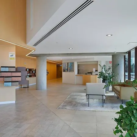 'riverfront Flow' Poolside And Portside In Hamilton * Brisbane