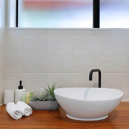 Holiday home Tropical Dreaming In The Heart Of Indooroopilly Brisbane